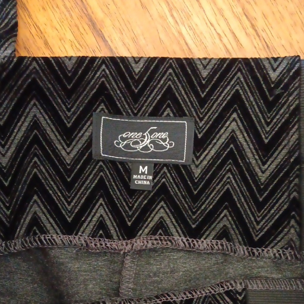 Black Zigzag Patterned Leggings - image 3